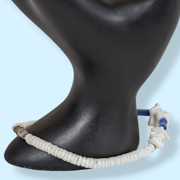 V. White Shell & Blue Chatoyant Glass Beaded Bracelet - Picture 2 of 4